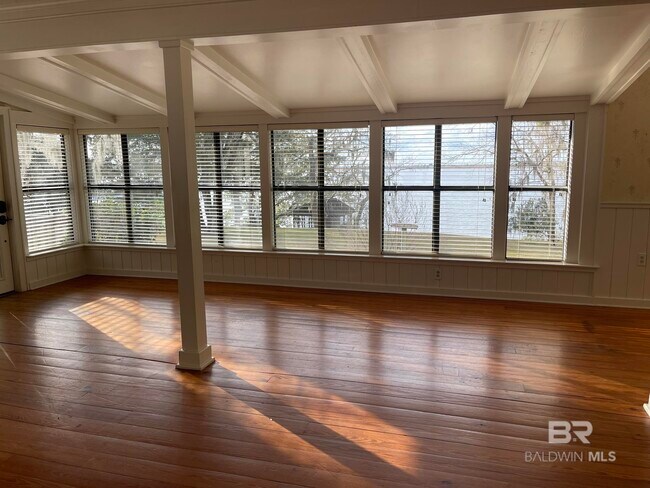 Foto del edificio - 6621 Purvis Rd