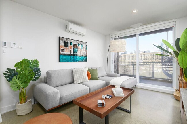 Photo du bâtiment - 2501 Rue Notre-Dame Ouest-SI FL1-ID1602045P