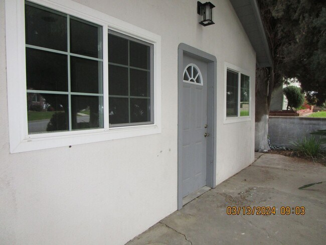 Foto del edificio - East Bakersfield Ready to Move In House wi...