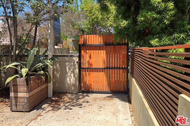 Foto del edificio - 2523 Abbot Kinney Blvd