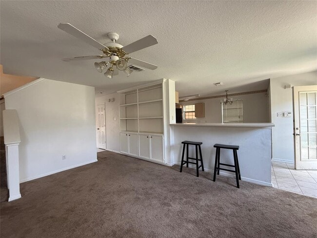 Building Photo - 13834 Trumpetvine St