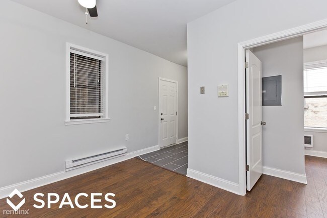 Building Photo - 3631 W Dickens Ave