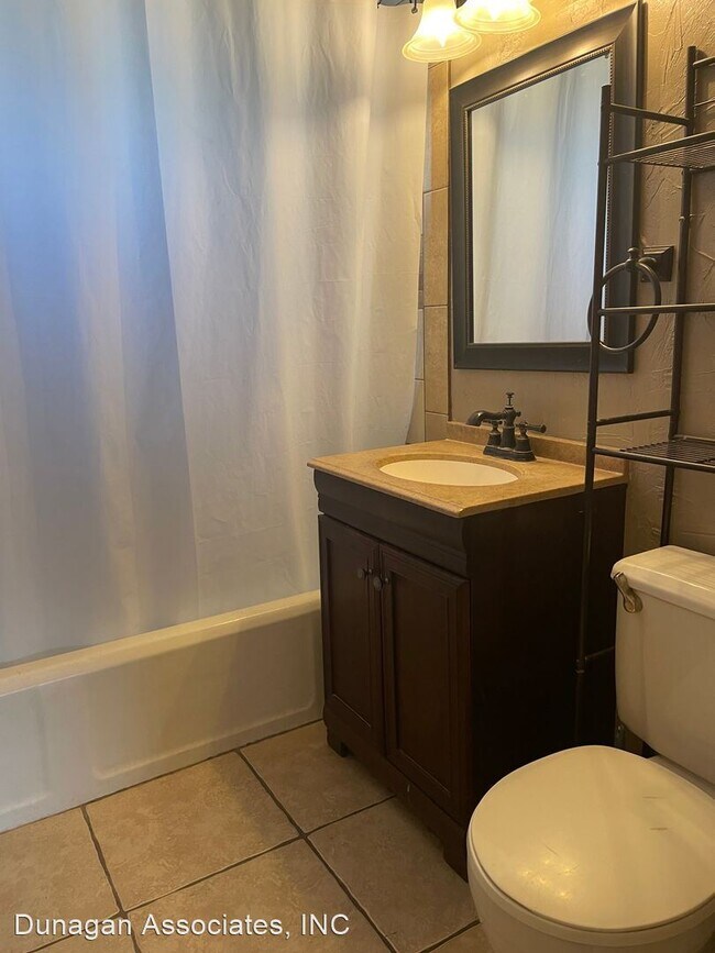 Building Photo - 2 br, 1 bath House - 612 N Chestnut St