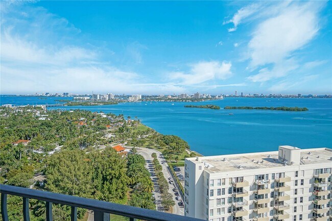 Foto del edificio - 780 NE 69th St