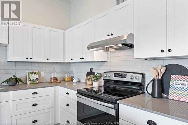 Building Photo - 3180 Meadowbrook Ln