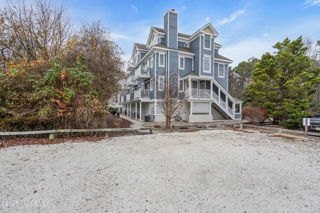 Foto del edificio - 336 E Lacey Rd