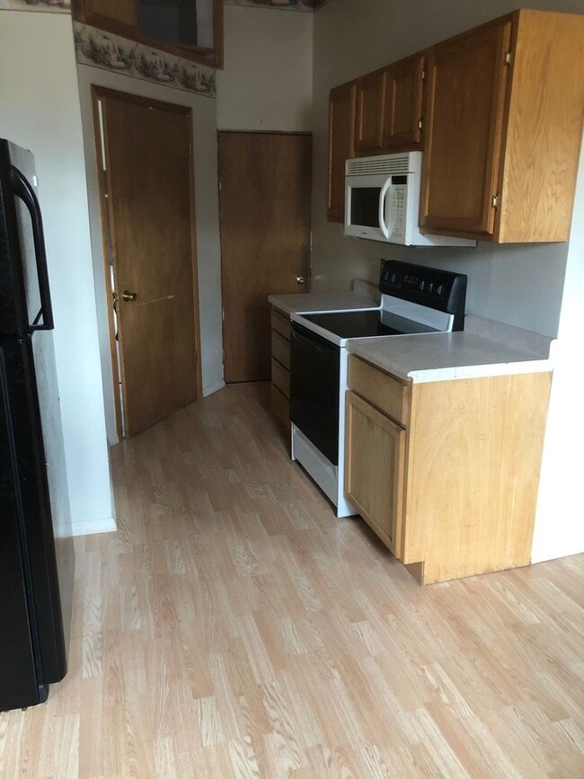 Building Photo - 4 Bedrooms/2 Bath Home with attached Garage   $1400