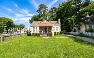 Building Photo - 507 S Lovell Ave