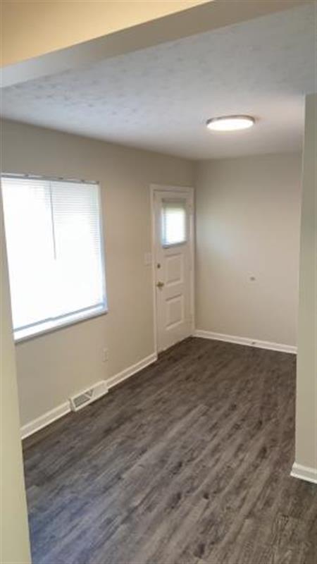 Building Photo - AFFORDABLE AND COMFORTABLE