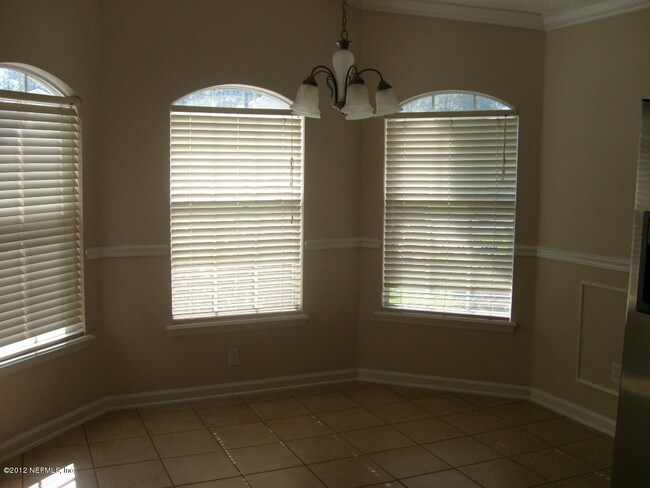 Building Photo - 2067 N Cranbrook Ave