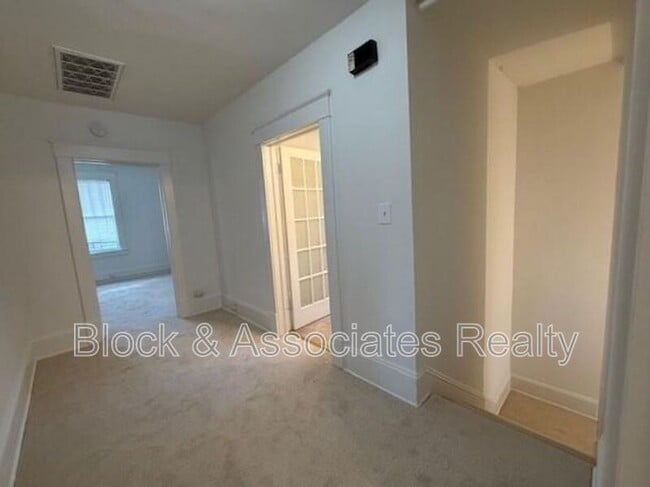 Building Photo - 725 W Morgan St