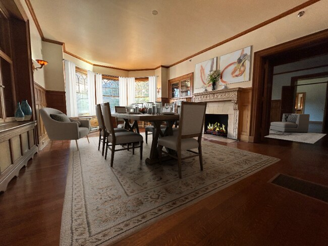 Building Photo - 6111 Fifth Ave