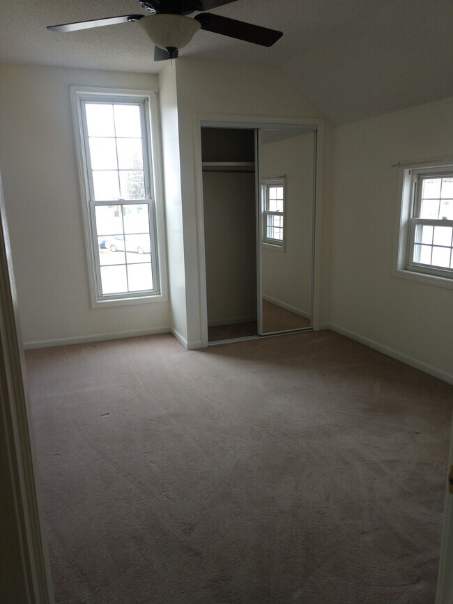 Bedroom - 815 Tiffin Ave
