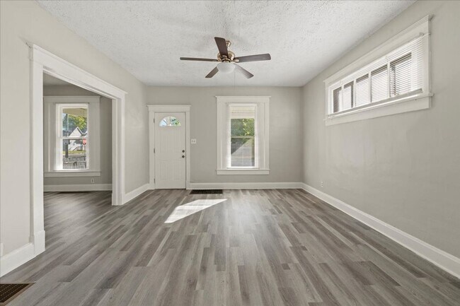Foto del edificio - 438 N Chester Ave