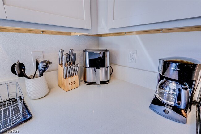 Building Photo - 5215 Lissome Lily Ct