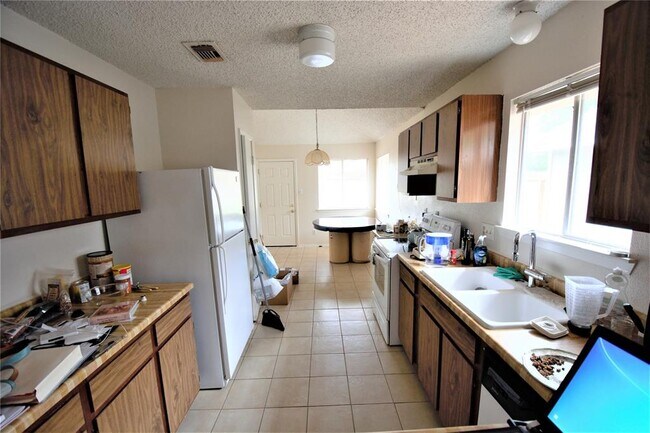 Building Photo - 23302 Summer Pine Dr