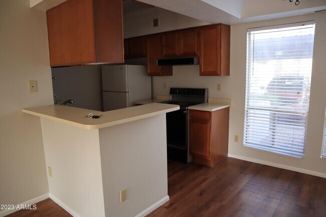 Foto del edificio - 10610 S 48th St