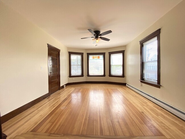 Building Photo - 323 Clarendon St
