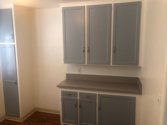 Foto del edificio - 9624 Bradwell Ave