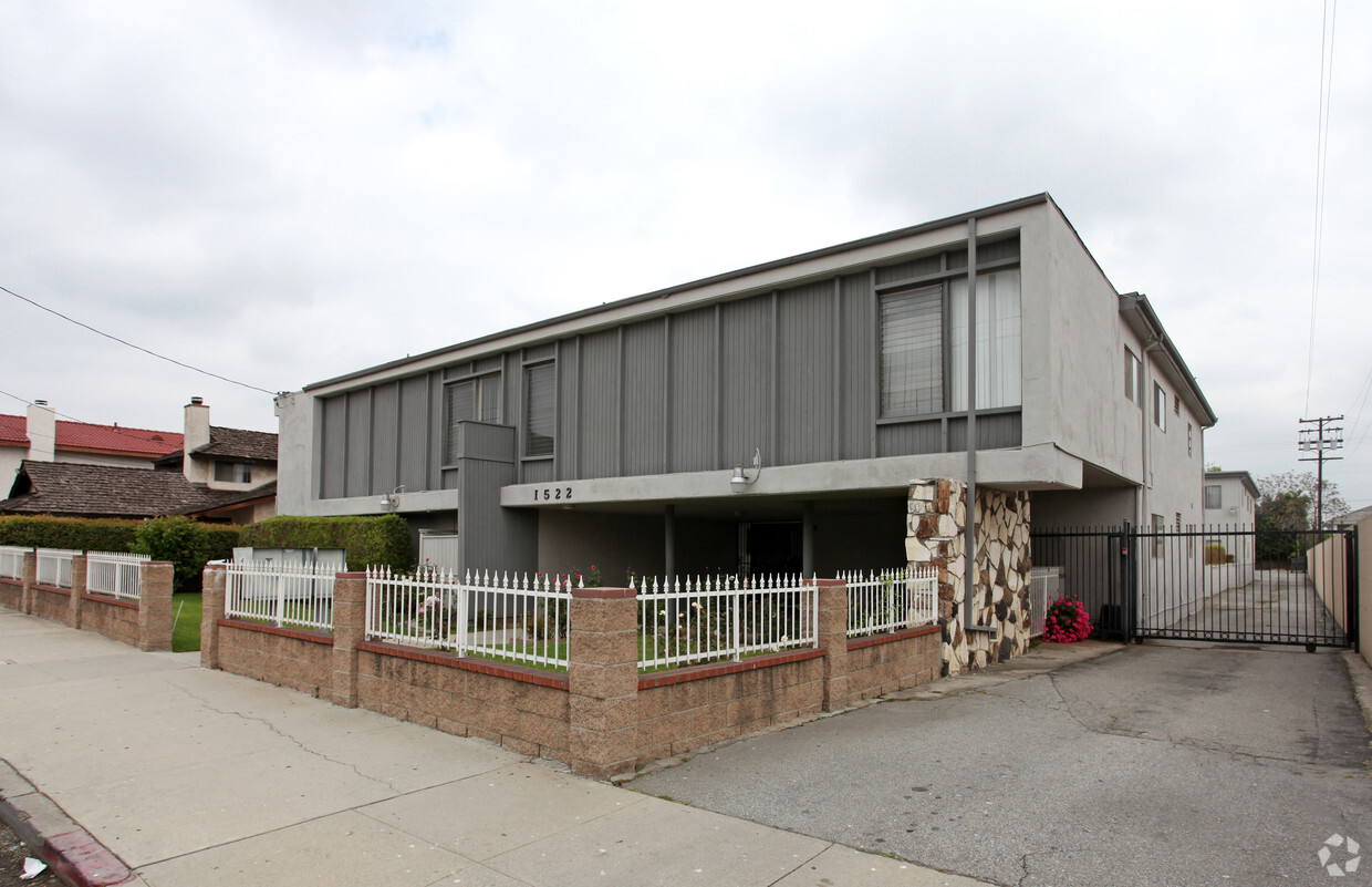 Primary Photo - 1522 Palm Ave