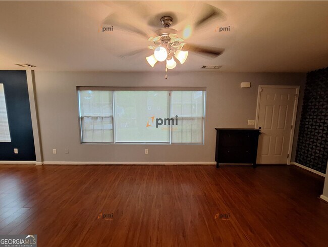 Foto del edificio - 1391 Lochland Rd SE