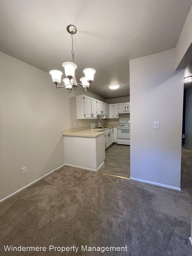 Foto del edificio - 2 br, 2.5 bath House - 500 N NATIONAL AVE #9