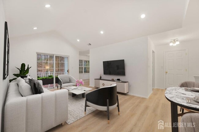 Foto del edificio - 606 Cypress Ln