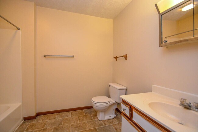 Foto del edificio - 3230 John Hinkle Pl