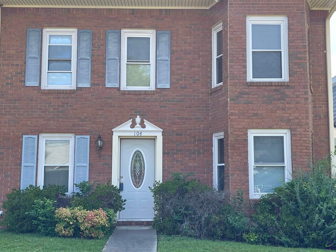 Foto principal - 104 Williamsburg Ave