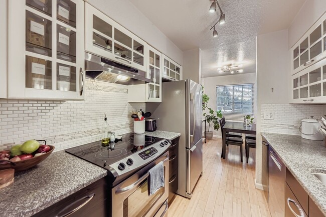 Foto del edificio - 7451 Bradburn Blvd