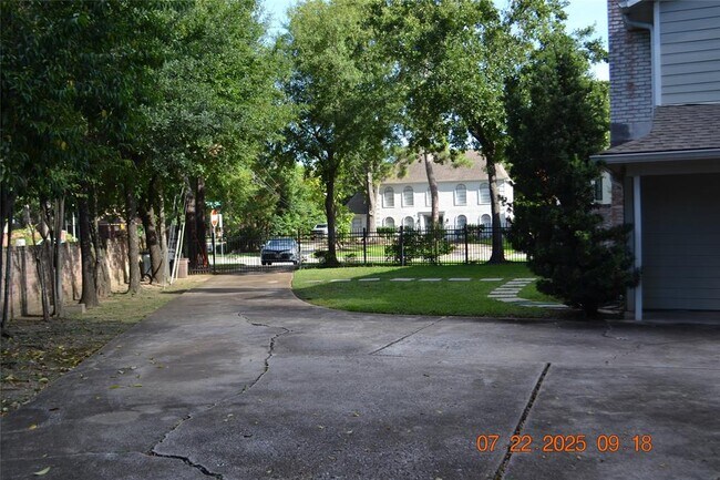 Building Photo - 14923 Perthshire Rd