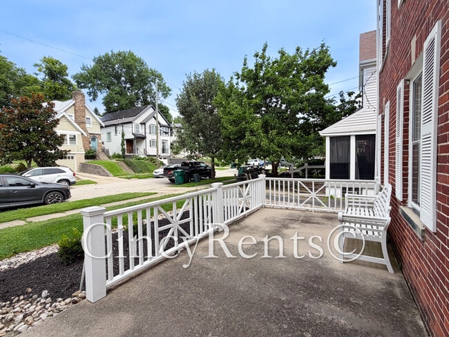 Building Photo - 3434 Ault View Ave