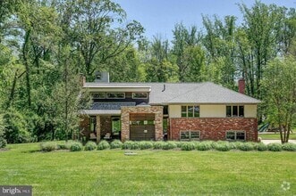 Building Photo - 1127 Winding Dr