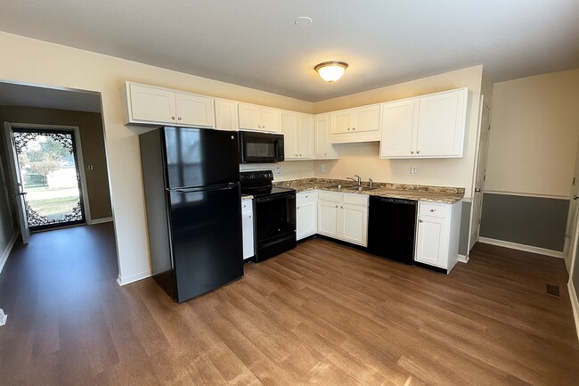 Foto del edificio - ASK US ABOUT OUR LONG-TERM LEASE SPECIAL TODAY!