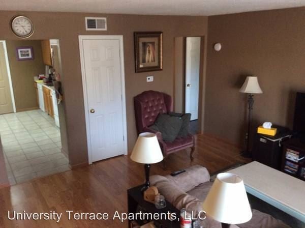Building Photo - 2 br, 1 bath Apartment - 1605 W 9th Street