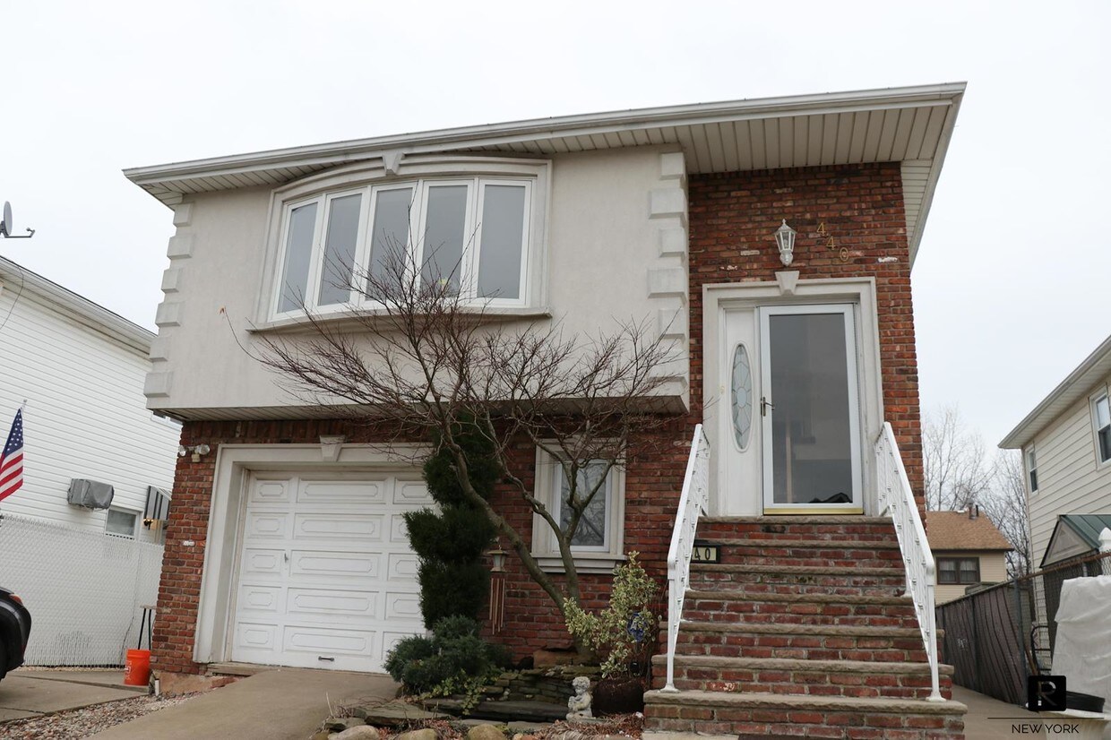 Primary Photo - 440 Stafford Avenue