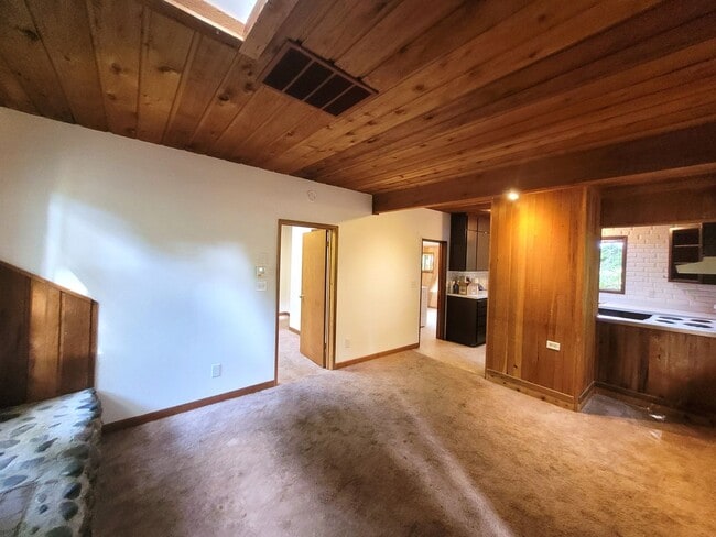 Building Photo - Cabin Style Home, 2 Bedroom - Bellingham, Toledo St