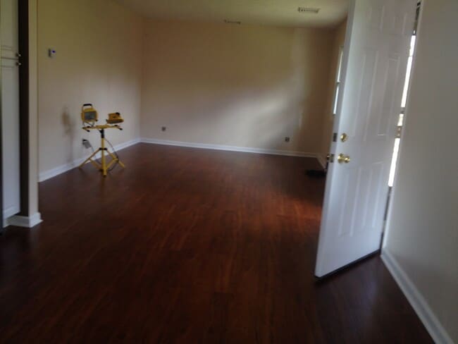 Building Photo - 528 Cobblestone Ave NE
