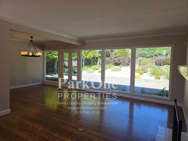 Building Photo - 137 Lombardy Ln