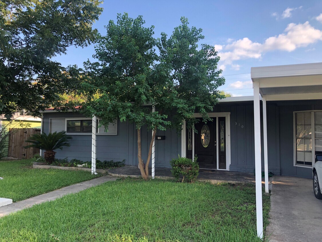 Foto principal - 310 E Hutchins Pl