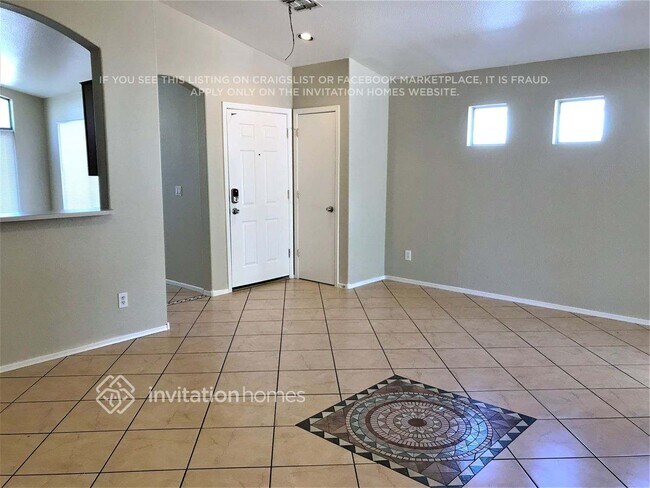 Foto del edificio - 1359 W Diamond Ave