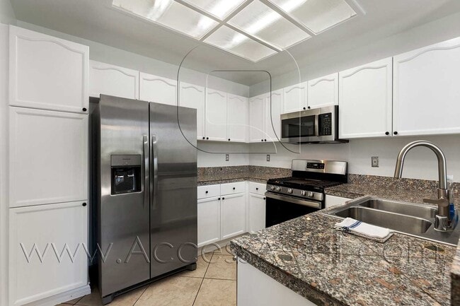 Building Photo - 3410 E Salisbury Cir