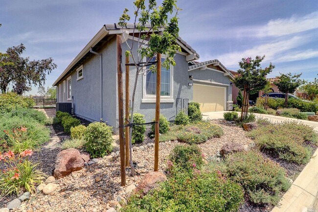 Building Photo - 593 Waterwood Dr