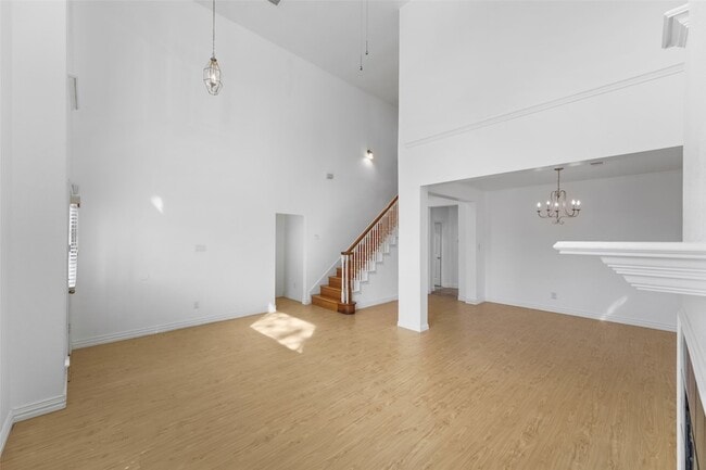Building Photo - 628 Windsong