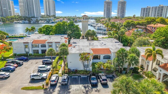 Foto del edificio - 3552 Magellan Cir