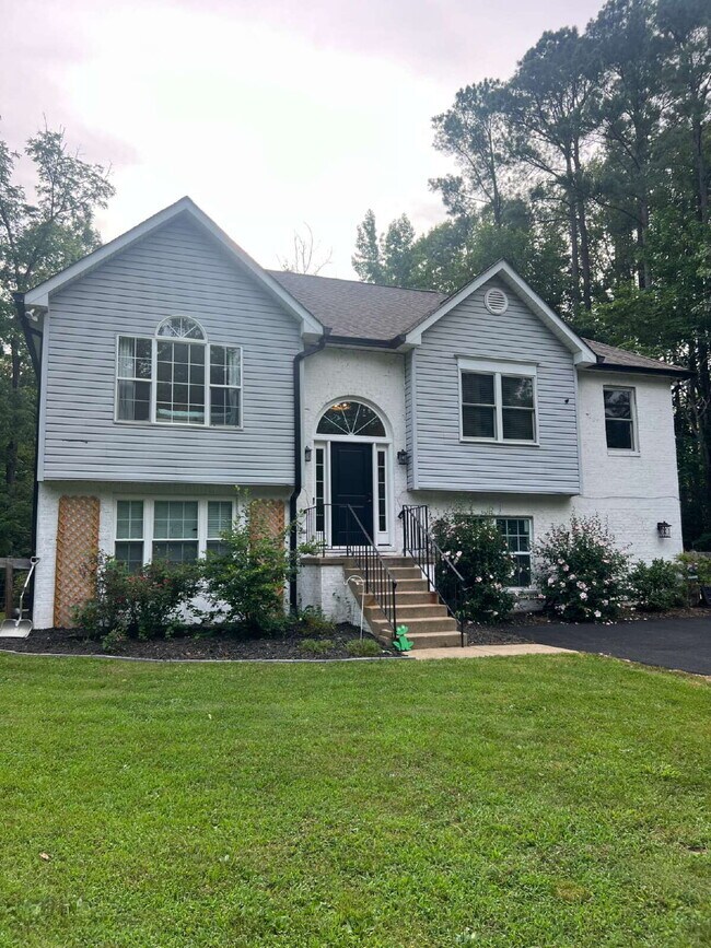 Foto del edificio - Spacious Multi-Generational Home on 3 Acre...