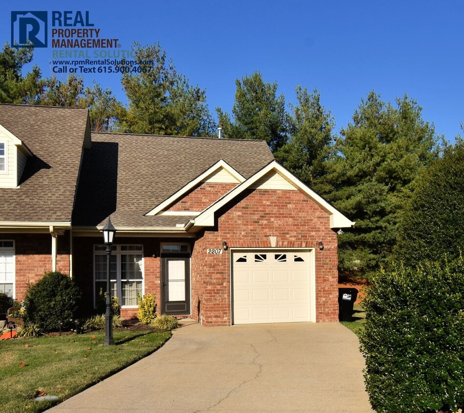 Primary Photo - Charming 3 bd 2.5 ba townhouse! Washer/dry...