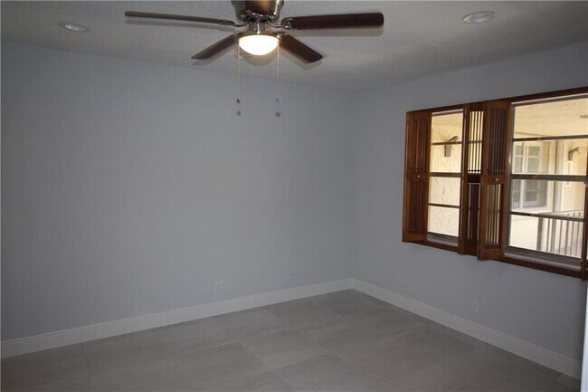 Foto del edificio - 8790 Holly Ct