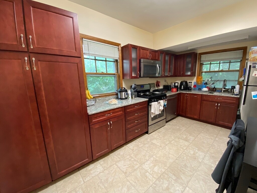 20 Stedman St Unit 1st floor, Brookline, MA 02446 Room for Rent in