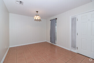 Building Photo - 207 Lowell Dr
